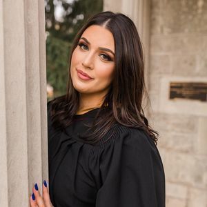 Meet your Posher, Simona